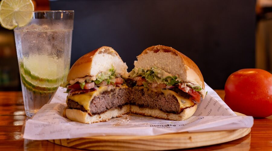 Gastronomie_sur_quatre_roues_:_l_ascension_des_food_trucks_à_burgers