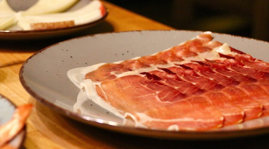Savourer_le_jambon_Pata_Negra_:_un_incontournable_de_la_gastronomie_espagnole